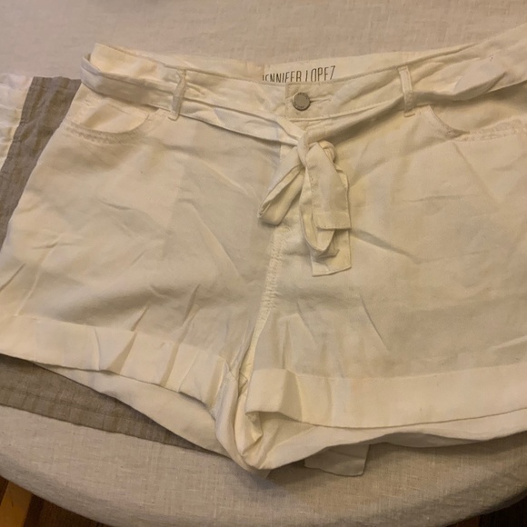Jennifer Lopez White Dress Shorts Size 12 - Picture 1 of 2
